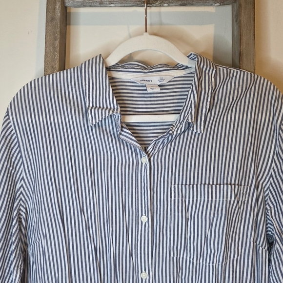 ⭐️40% Off⭐️ Old Navy The Classic Shirt in  Blue Stripe - Picture 2 of 14